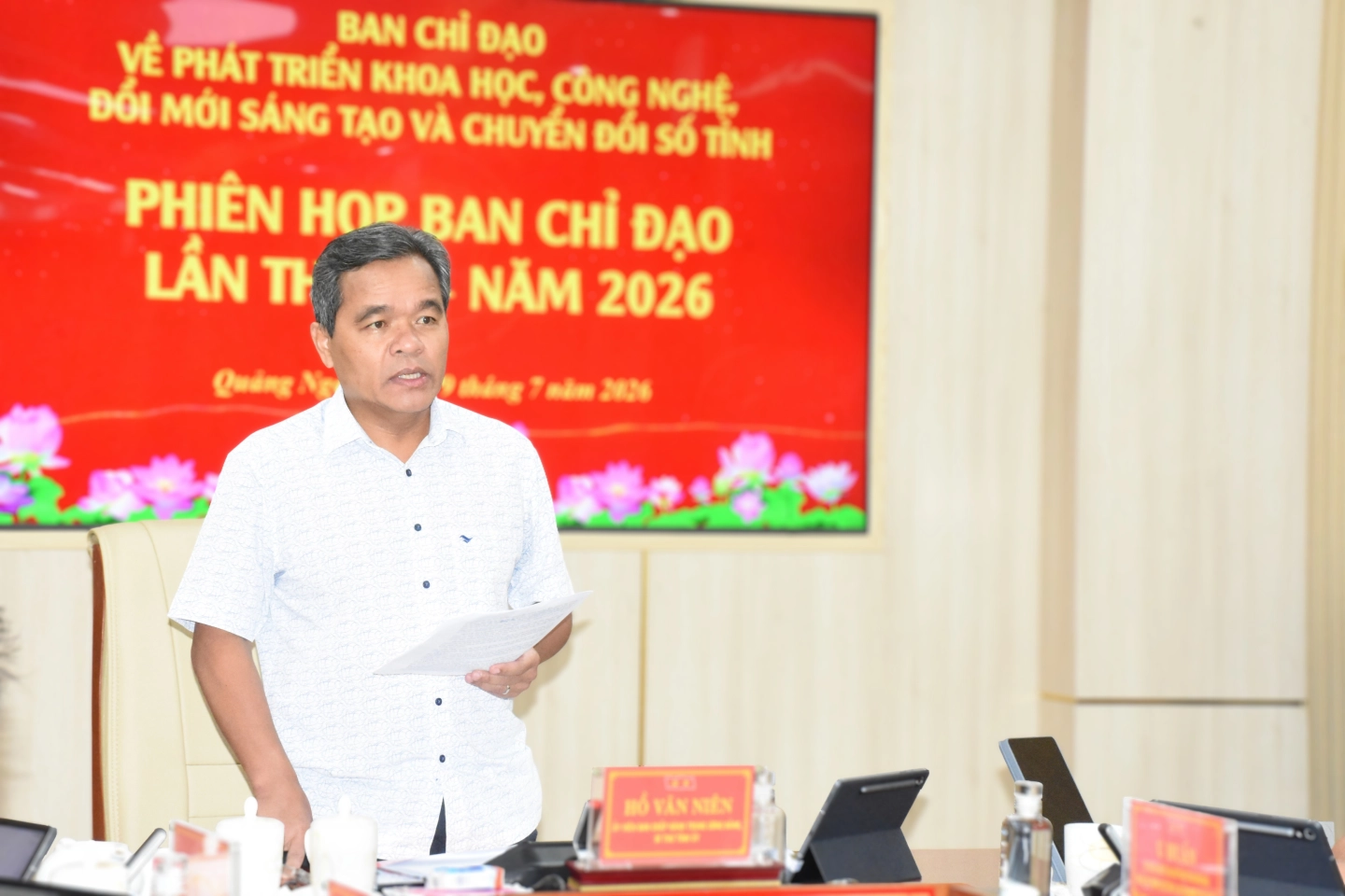 Ủy viên Trung ương Đảng, Bí thư Tỉnh ủy Hồ Văn Niên phát biểu kết luận phiên họp.