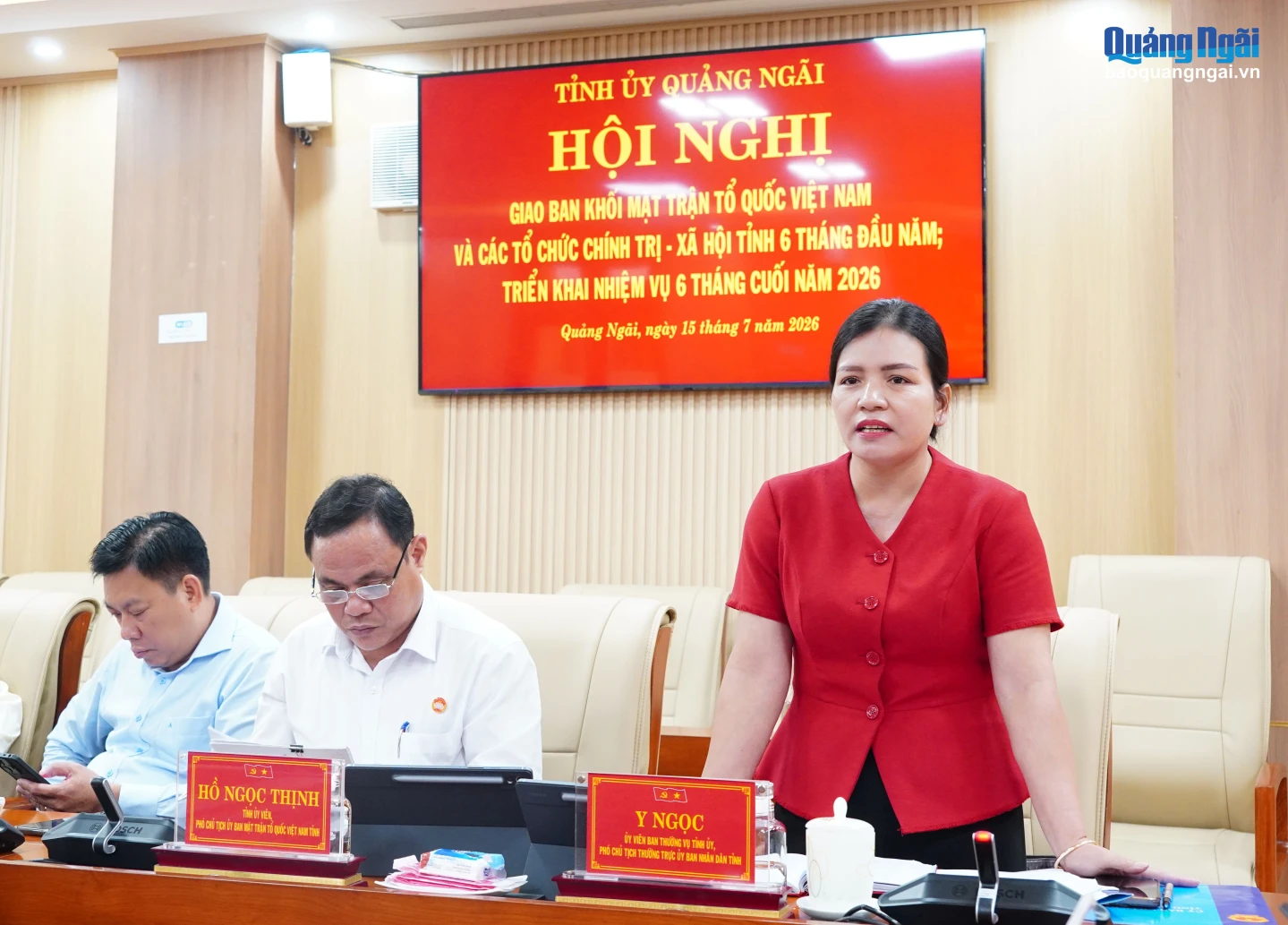 Ủy viên Ban Thường vụ Tỉnh ủy, Phó Chủ tịch Thường trực UBND tỉnh Y Ngọc phát biểu tại hội nghị.