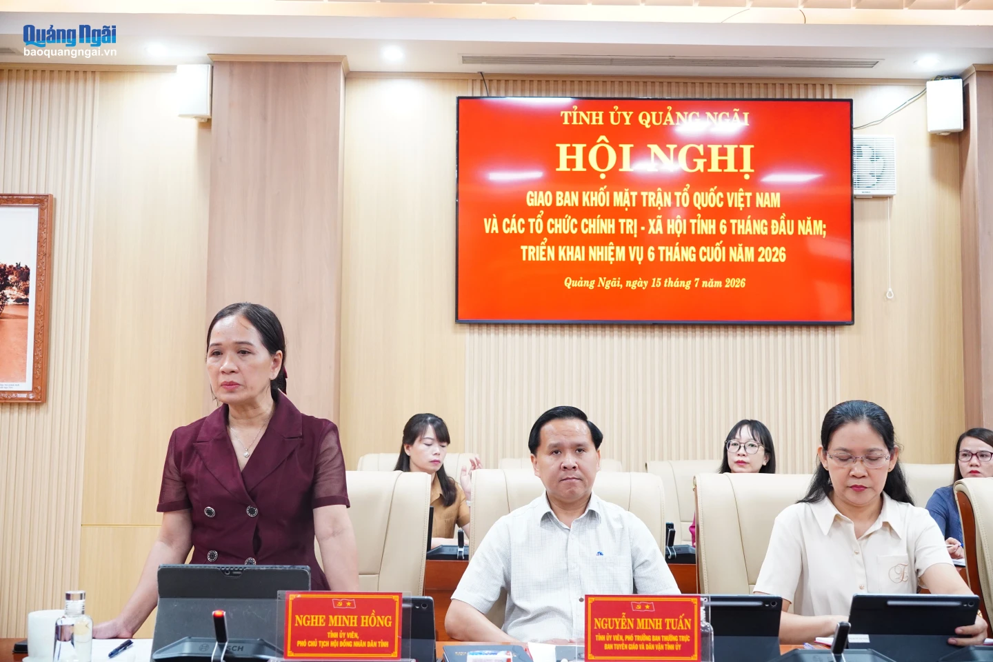 Phó Chủ tịch HĐND tỉnh Nghe Minh Hồng phát biểu tại hội nghị.