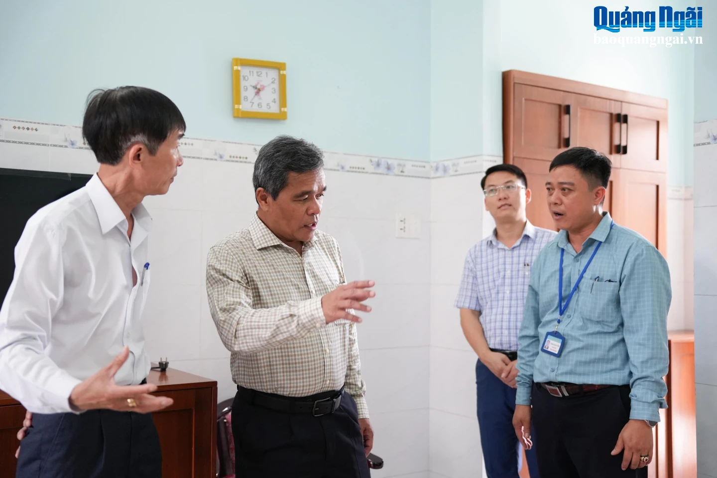 Ủy viên Trung ương Đảng, Bí thư Tỉnh ủy Hồ Văn Niên tìm hiểu, tham quan cơ sở vật chất tại trung tâm.