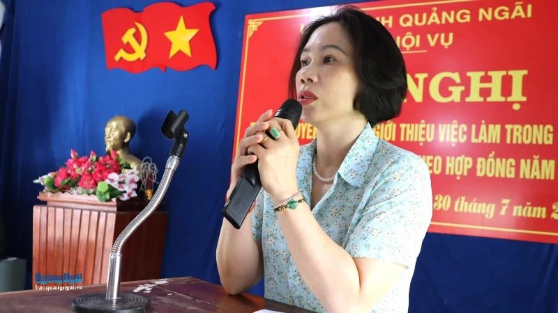 Tuyên truyền, tư vấn việc làm cho người dân xã Sa Loong