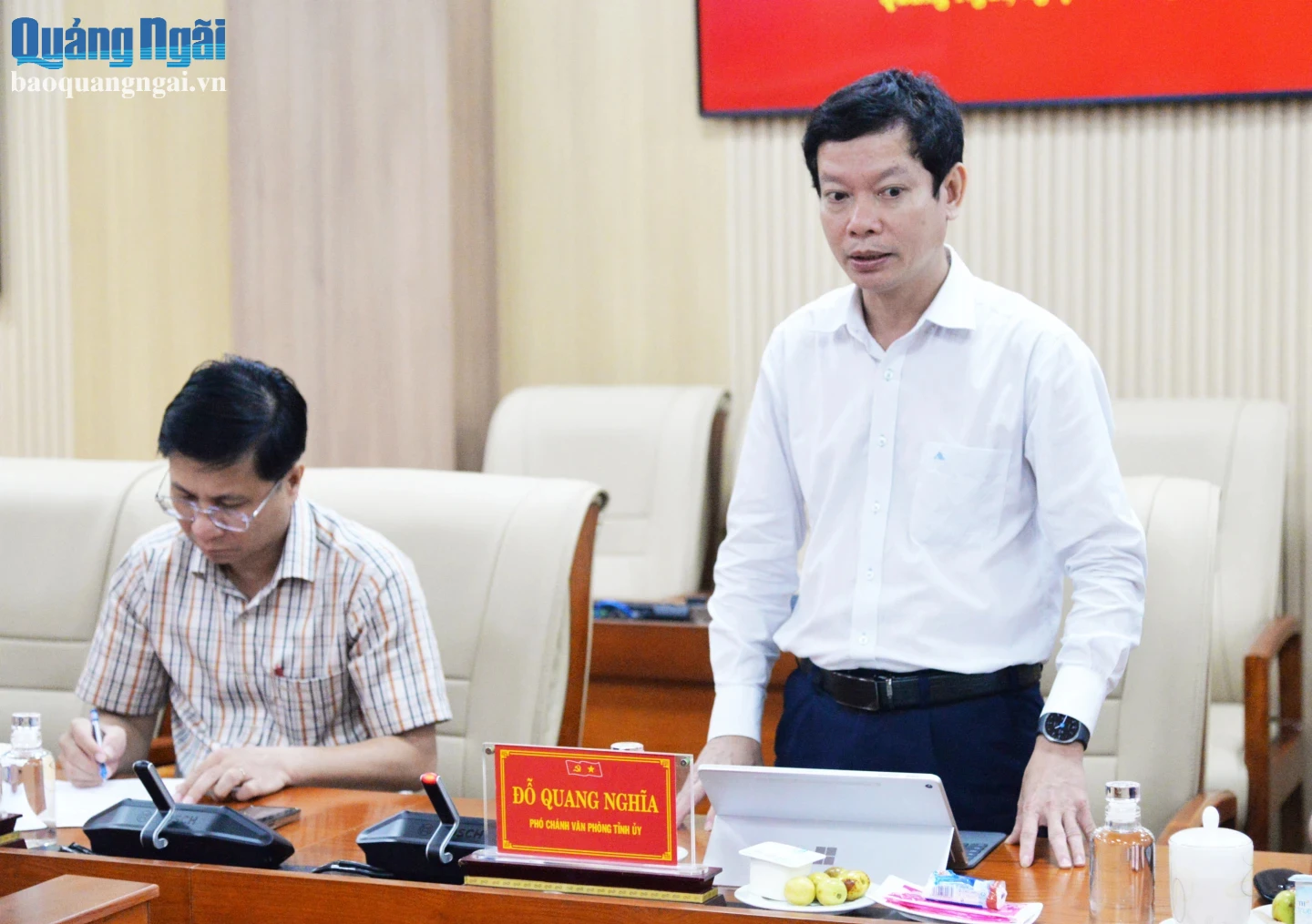 Phó chánh Văn phòng Tỉnh ủy Đỗ Quang Nghĩa phát biểu tại buổi làm việc.
