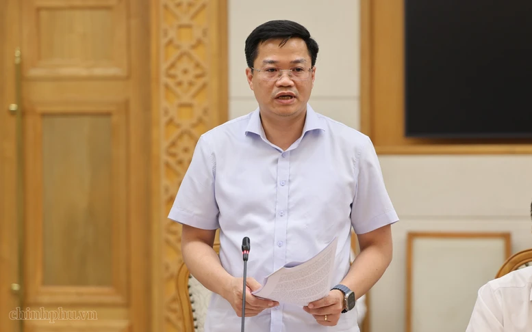 Phó Bí thư Tỉnh ủy, Chủ tịch UBND tỉnh Quảng Ngãi Nguyễn Đức Tâm báo cáo tại buổi làm việc. Ảnh: PHƯƠNG NGUYÊN