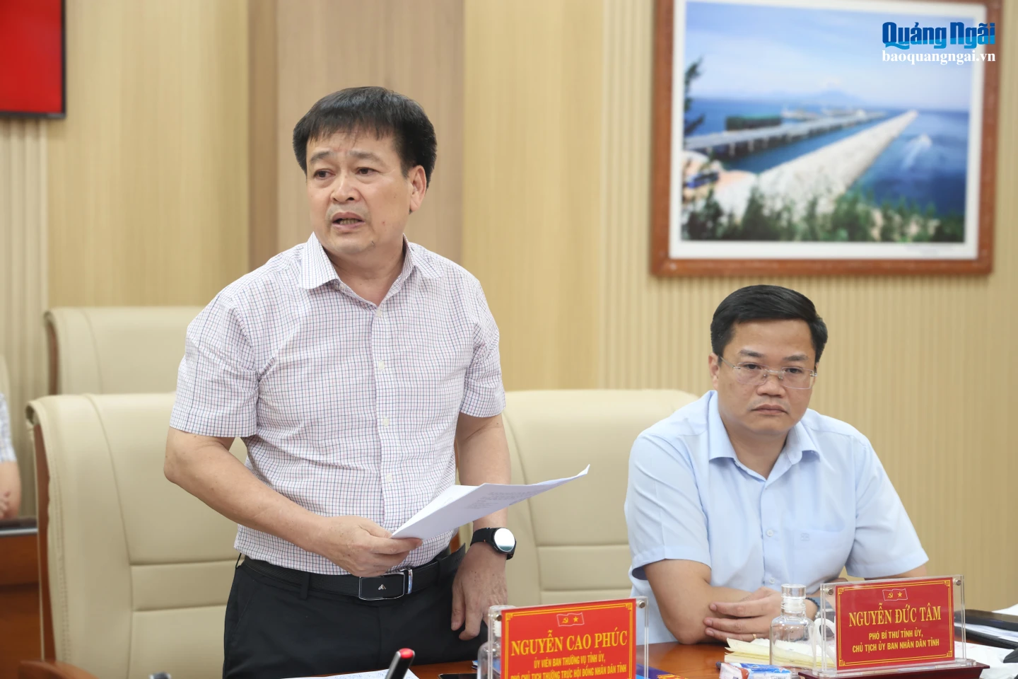 Ủy viên Ban Thường vụ Tỉnh ủy, Phó Chủ tịch Thường trực HĐND tỉnh Nguyễn Cao Phúc phát biểu tại phiên họp.