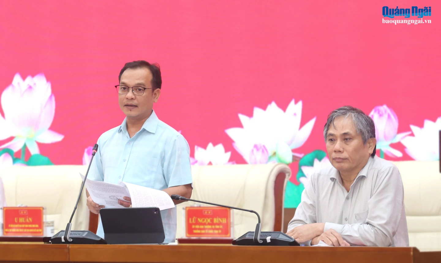 Ủy viên dự khuyết Trung ương Đảng, Phó Bí thư Thường trực Tỉnh ủy, Chủ tịch Ủy ban MTTQ Việt Nam tỉnh U Huấn điều hành nội dung trao đổi tại buổi gặp mặt.
