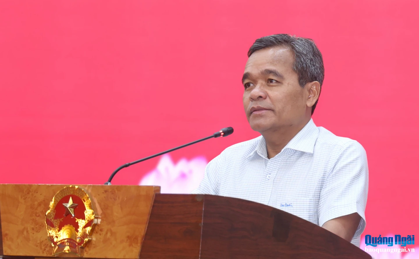 Ủy viên Trung ương Đảng, Bí thư Tỉnh ủy Hồ Văn Niên phát biểu tại buổi gặp mặt.