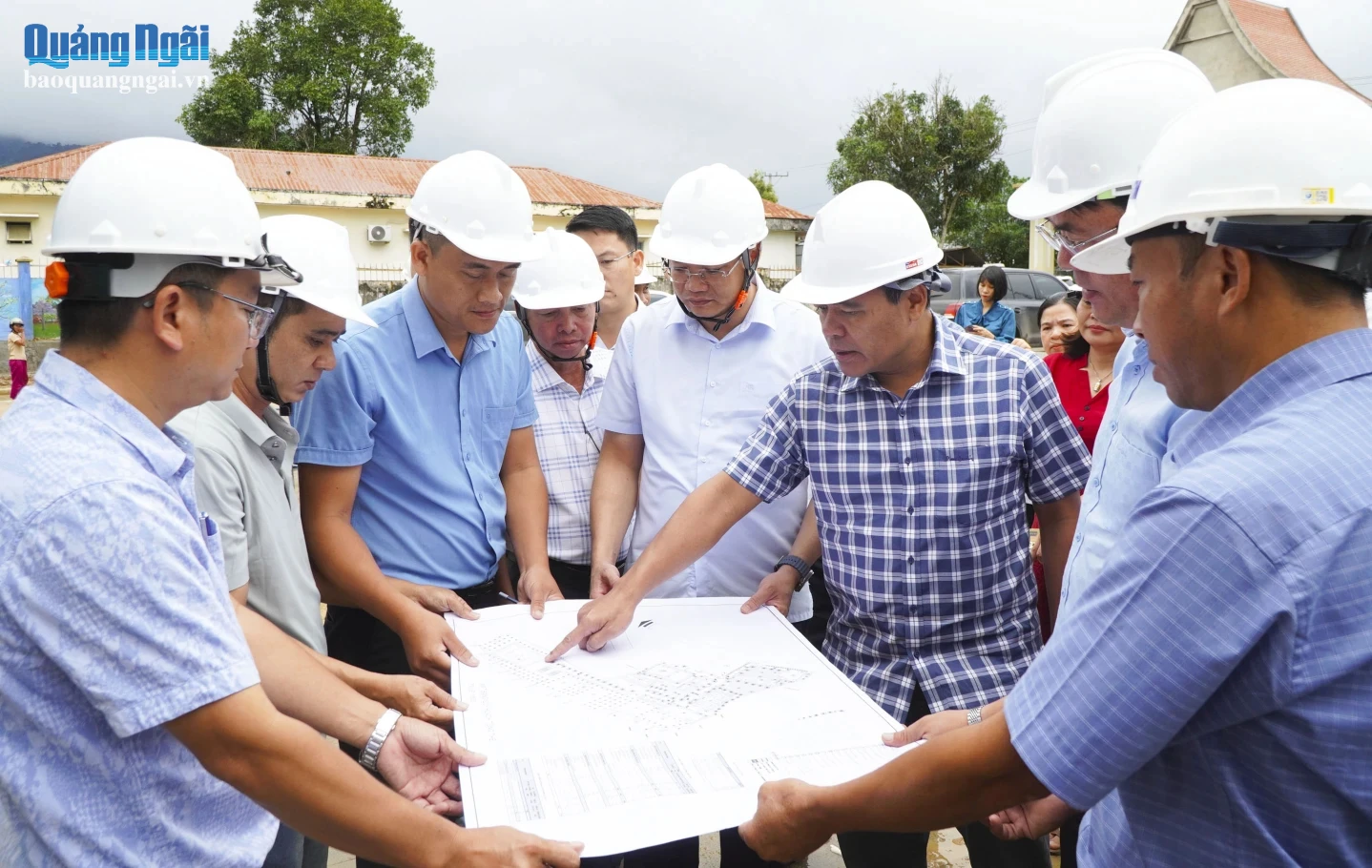 Ủy viên Trung ương Đảng, Bí thư Tỉnh ủy Hồ Văn Niên cùng Phó Bí thư Tỉnh ủy, Chủ tịch UBND tỉnh Nguyễn Đức Tâm trực tiếp khảo sát, nắm tiến độ các công trình.