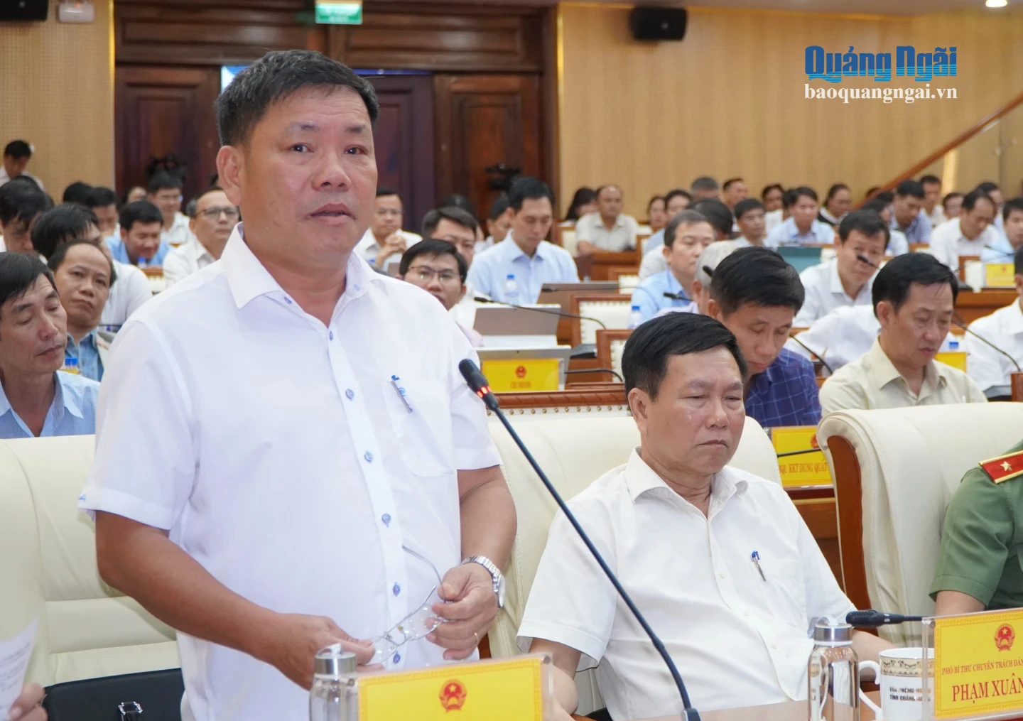 Giám đốc Sở Tài chính Nguyễn Văn Trọng tiếp thu ý kiến đóng góp vào hoạt động của ngành tại hội nghị.