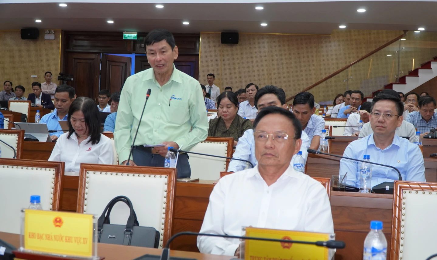 Tổng Giám đốc Công ty CP Đường Quảng Ngãi Võ Thành Đàng tham gia ý kiến tại hội nghị.