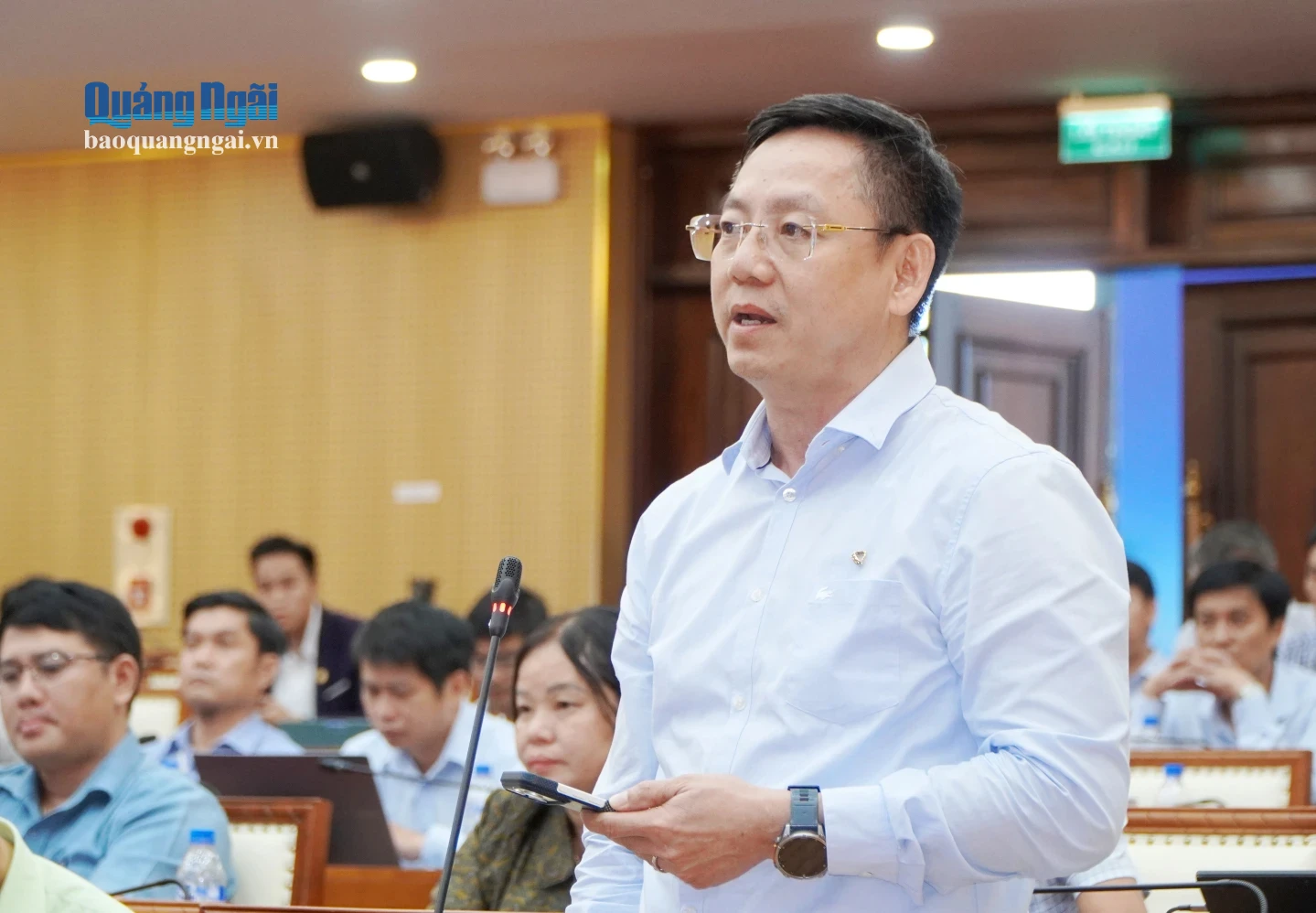 Giám đốc Vietcombank Quảng Ngãi Võ Văn Linh góp ý giải pháp cải thiện chỉ số PCI của Quảng Ngãi tại hội nghị.