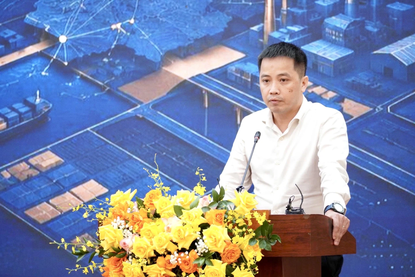 Phó Tổng Thư ký VCCI Đậu Anh Tuấn chia sẻ kinh nghiệm trong cải thiện, nâng cao chỉ số PCI tại hội nghị.