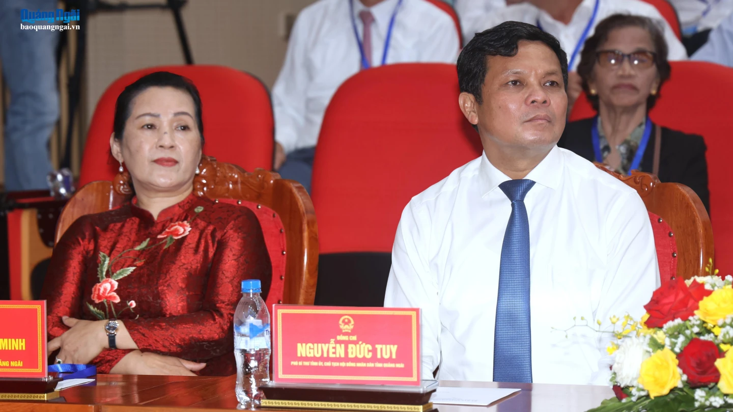 Phó Bí thư Tỉnh ủy, Chủ tịch HĐND tỉnh Nguyễn Đức Tuy và Phó Bí thư Tỉnh ủy, Trưởng đoàn ĐBQH tỉnh Đinh Thị Hồng Minh dự lễ kỷ niệm.