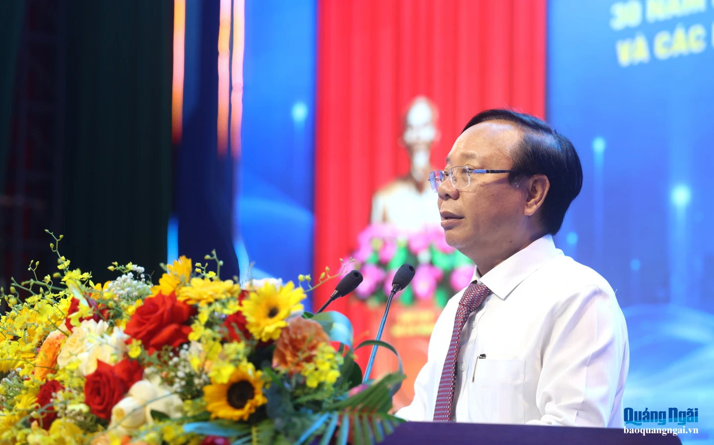 Ủy viên Ban Thường vụ Tỉnh ủy, Trưởng Ban Quản lý KKT Dung Quất và các KCN Quảng Ngãi Lương Kim Sơn đọc diễn văn tại lễ kỷ niệm.