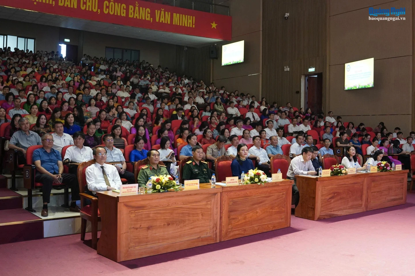 Các đại biểu dự hội nghị.
