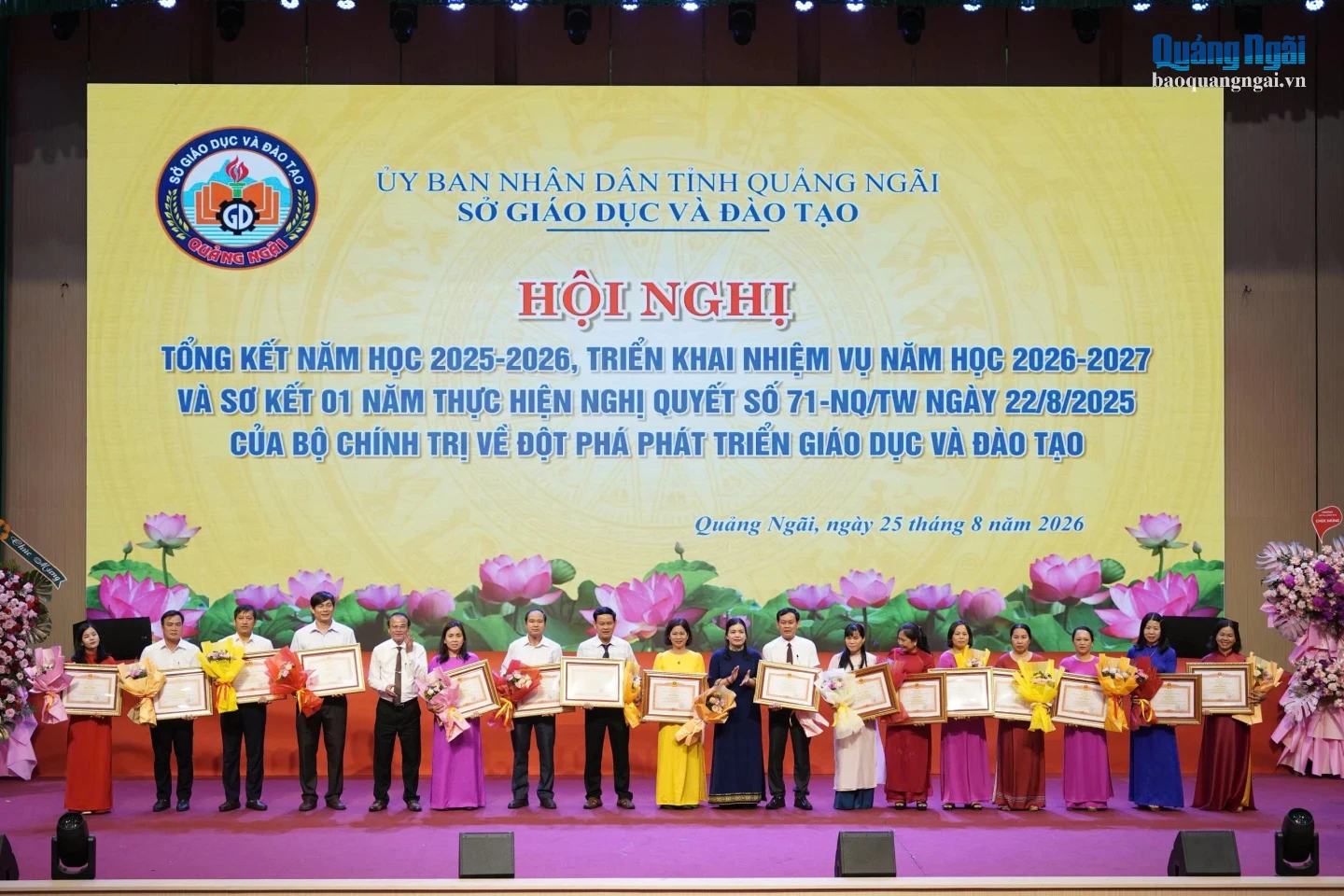 Cán bộ quản lý, giáo viên tiêu biểu được nhận Bằng khen của Thủ tướng Chính phủ.