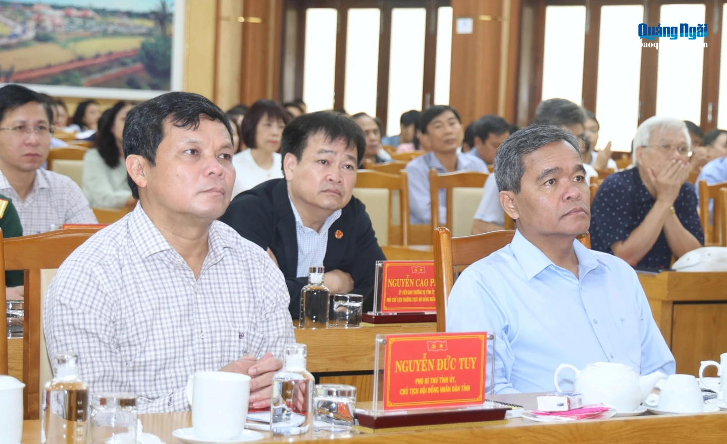 Ủy viên Trung ương Đảng, Bí thư Tỉnh ủy Hồ Văn Niên và Phó Bí thư Tỉnh ủy, Chủ tịch HĐND tỉnh Nguyễn Đức Tuy cùng các đại biểu tham dự hội nghị.