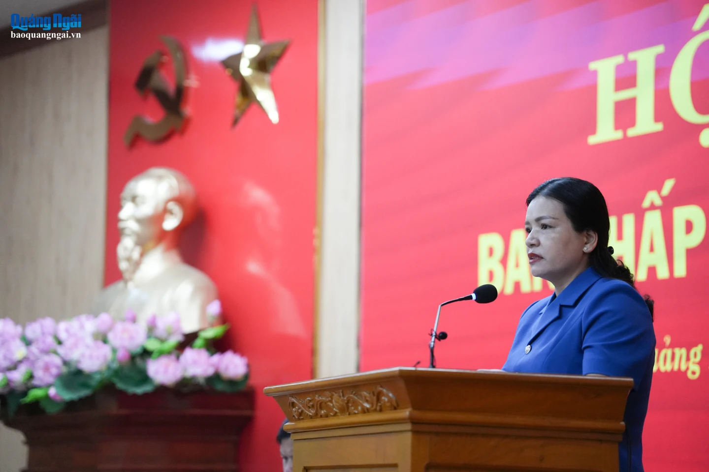 Ủy viên Ban Thường vụ Tỉnh ủy, Phó Chủ tịch Thường trực UBND tỉnh Y Ngọc trình bày các tờ trình của Ban Thường vụ Tỉnh ủy về dự thảo các chương trình, kế hoạch của Tỉnh ủy thực hiện Nghị quyết, Kết luận của Hội nghị Trung ương 3 khóa XIV.