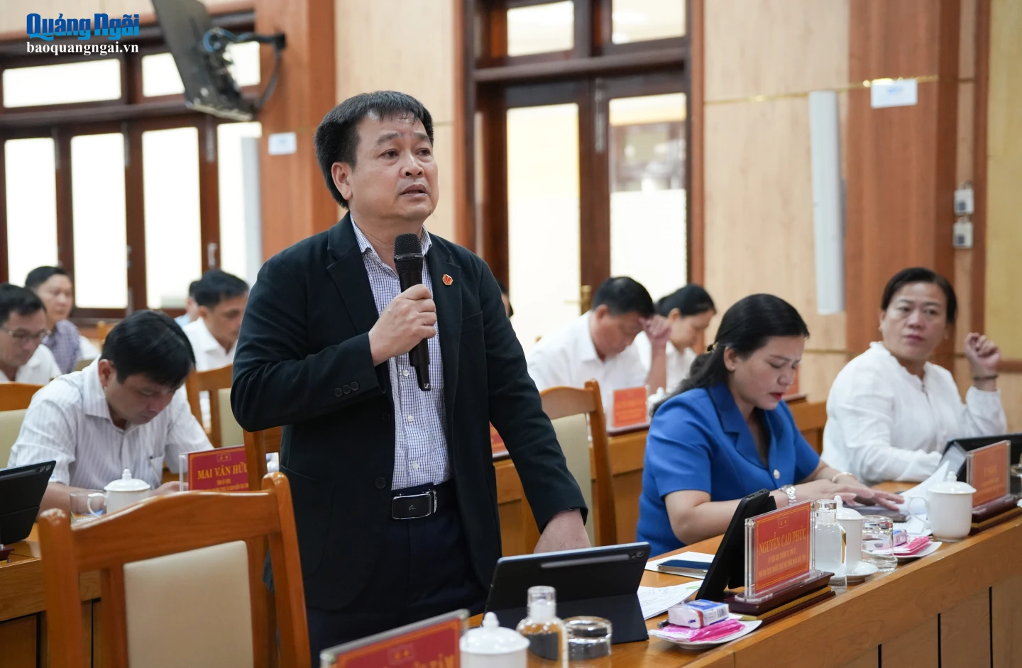 Ủy viên Ban Thường vụ Tỉnh ủy, Phó Chủ tịch Thường trực HĐND tỉnh Nguyễn Cao Phúc phát biểu góp ý vào dự thảo các chương trình, kế hoạch.
