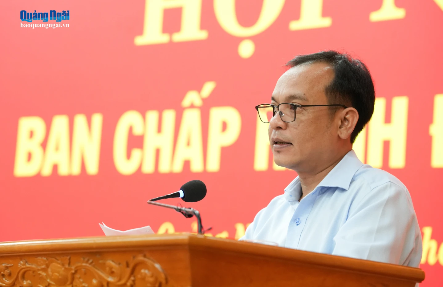 Ủy viên dự khuyết Trung ương Đảng, Phó Bí thư Thường trực Tỉnh ủy, Chủ tịch Ủy ban Mặt trận Tổ quốc Việt Nam tỉnh U Huấn trình bày tờ trình của Ban Thường vụ Tỉnh ủy về điều chỉnh, bổ sung Quy chế làm việc của Ban Chấp hành Đảng bộ tỉnh khóa I, nhiệm kỳ 2025 - 2030 và công tác tổ chức cán bộ.