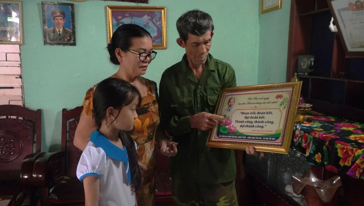 Gia đình bà Nguyễn Thị Liễu (60 tuổi) chọn câu nói: “Đoàn kết, đoàn kết, đại đoàn kết. Thành công, thành công, đại thành công” của Bác để học tập và noi theo.