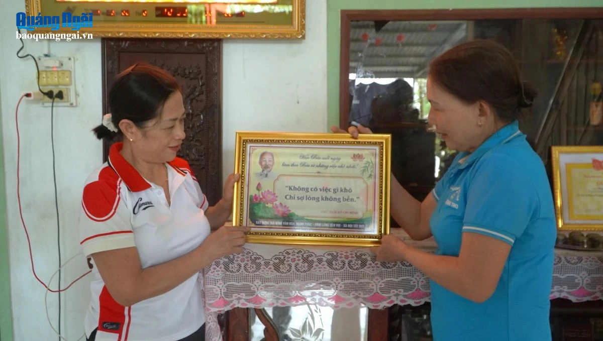 Mỗi tấm bảng một thông điệp riêng, nhưng đều có chung mong muốn là đưa lời Bác vào cuộc sống một cách gần gũi.