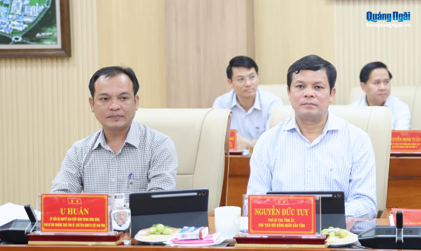 Ủy viên dự khuyết Trung ương Đảng, Phó Bí thư Thường trực Tỉnh ủy, Chủ tịch Ủy ban MTTQ Việt Nam tỉnh U Huấn và Phó Bí thư Tỉnh ủy, Chủ tịch HĐND tỉnh Nguyễn Đức Tuy dự buổi làm việc.