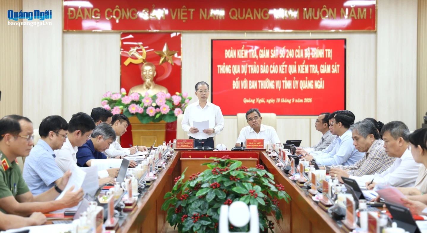 Các đại biểu tham dự buổi làm việc.