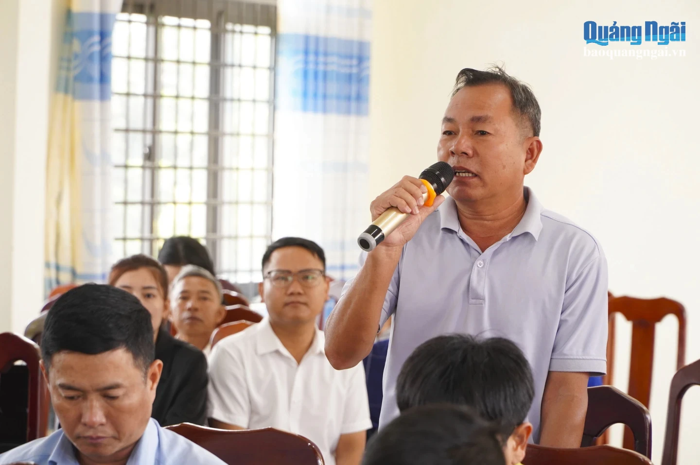 Người dân xã Đăk Rơ Wa nêu ý kiến, kiến nghị.