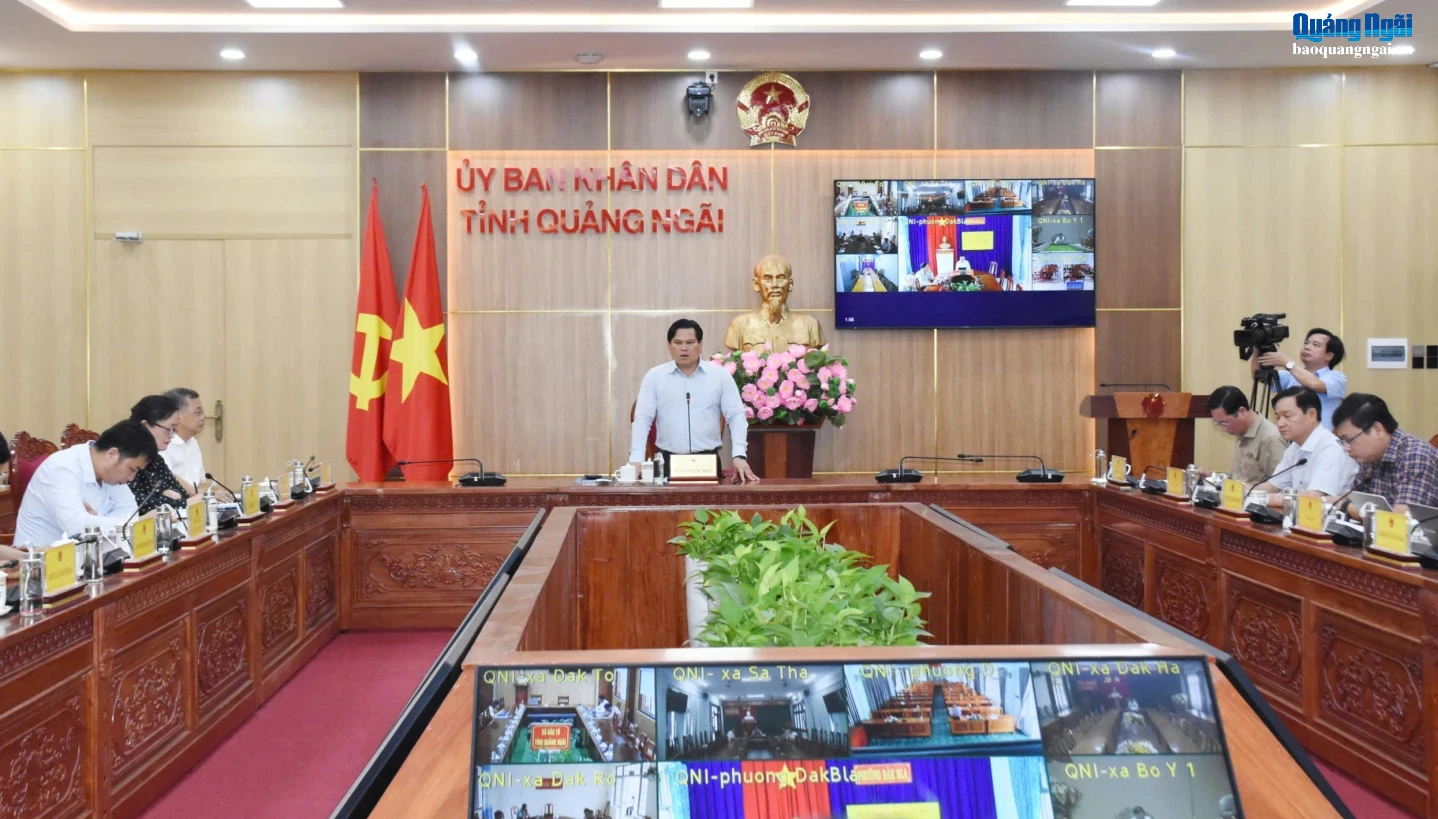 Phó Chủ tịch UBND tỉnh Trần Phước Hiền chủ trì cuộc họp.