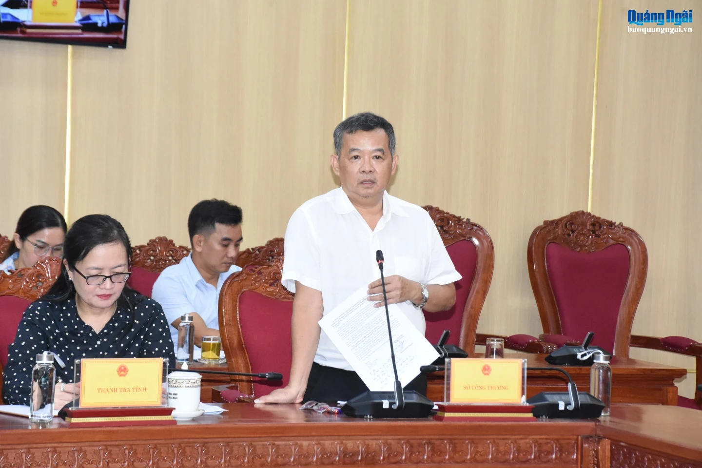 Lãnh đạo Sở Công thương báo cáo tại cuộc họp.