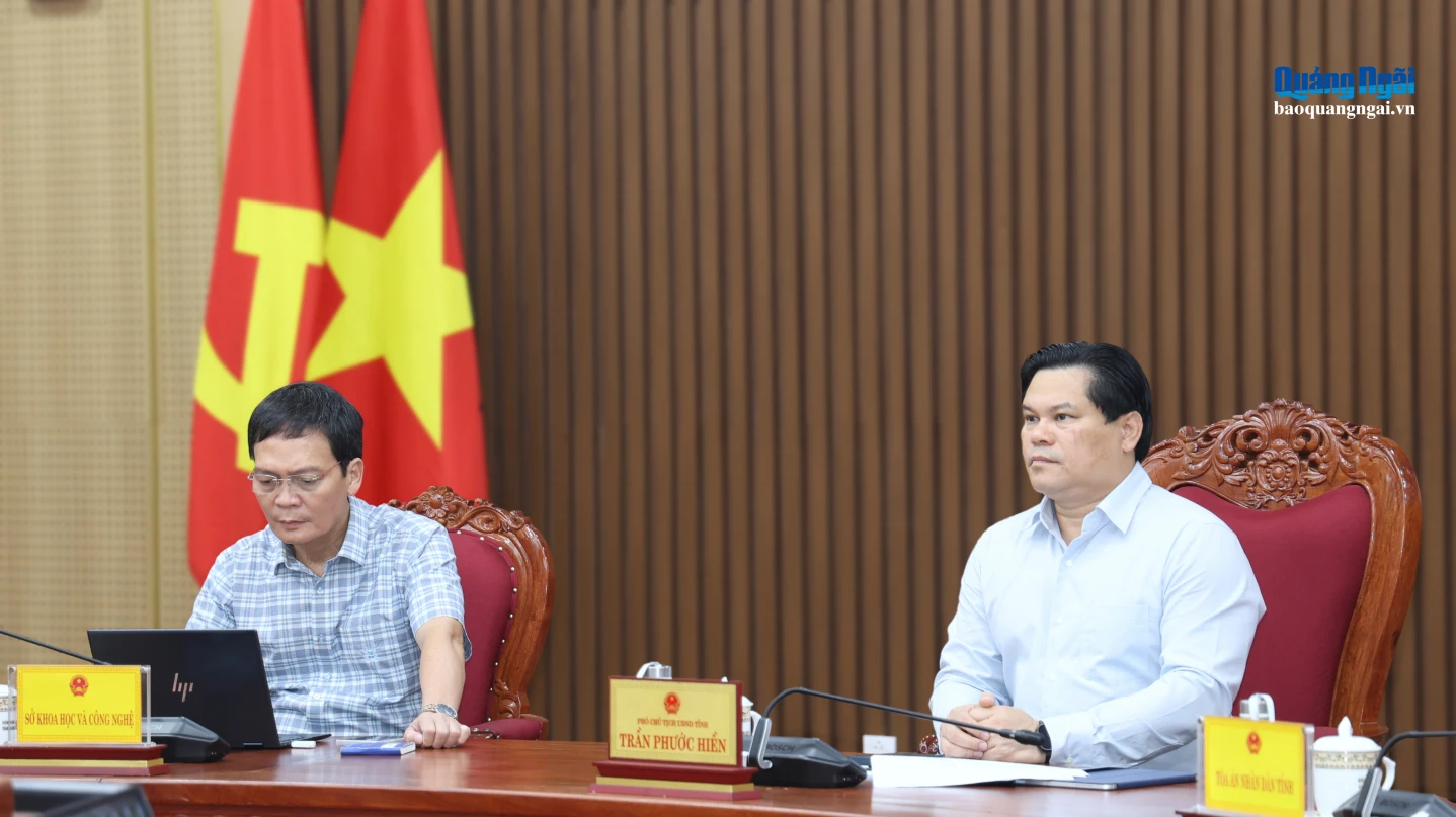 Phó Chủ tịch UBND tỉnh Trần Phước Hiền chủ trì hội nghị tại điểm cầu Quảng Ngãi.