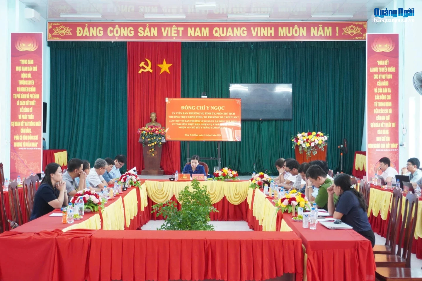 Phó Chủ tịch Thường trực UBND tỉnh Y Ngọc làm việc với xã Đông Trà Bồng
