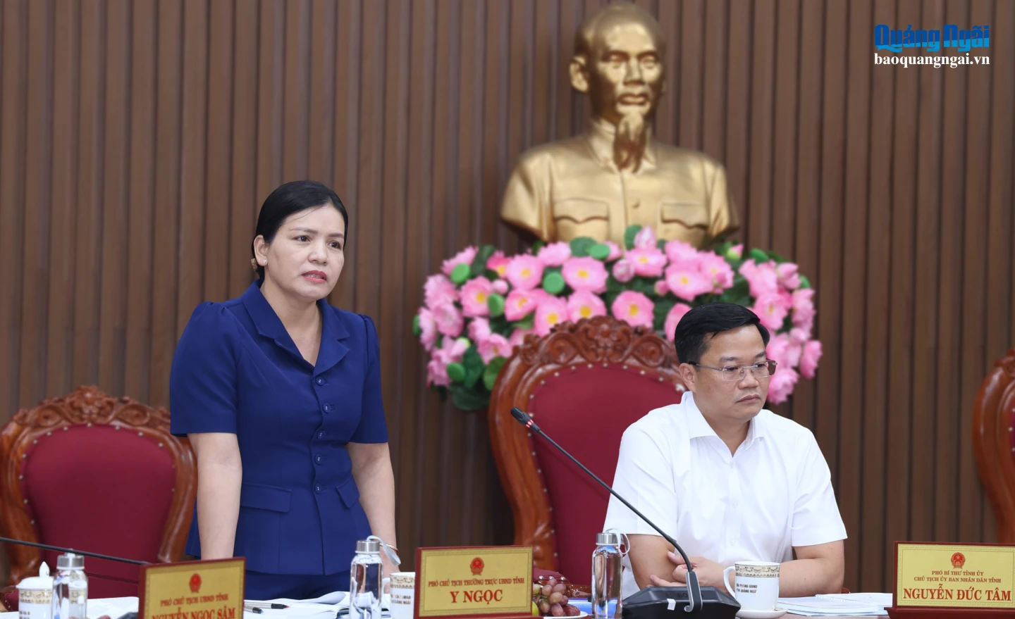 Ủy viên Ban Thường vụ Tỉnh ủy, Phó Chủ tịch Thường trực UBND tỉnh Y Ngọc phát biểu tại buổi làm việc.