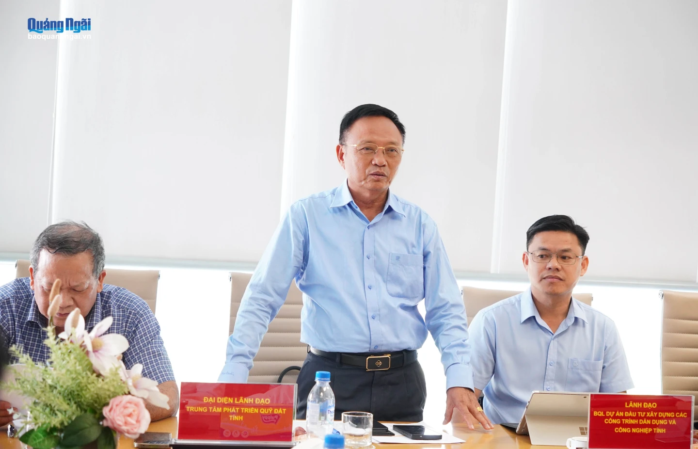 Lãnh đạo Trung tâm Phát triển quỹ đất tỉnh phát biểu tại cuộc họp.