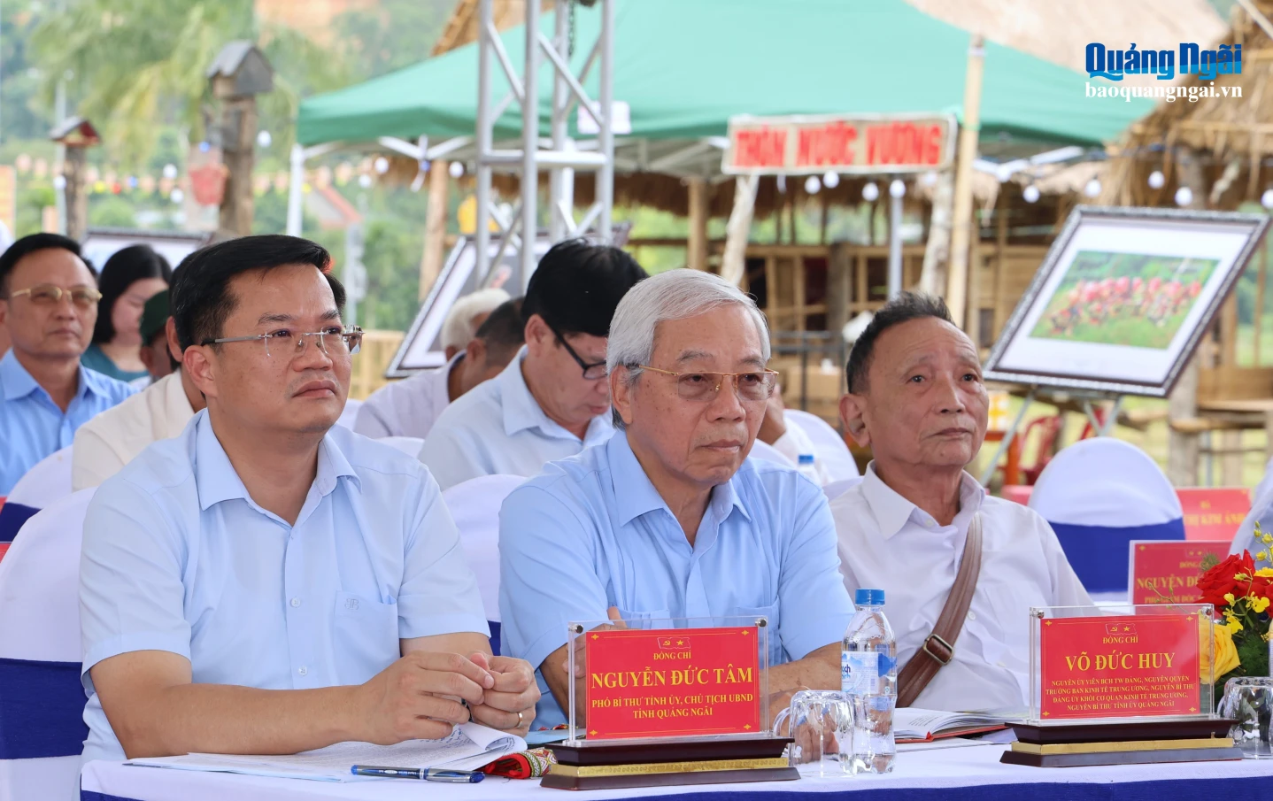 Nguyên Bí thư Tỉnh ủy Quảng Ngãi Võ Đức Huy và Phó Bí thư Tỉnh ủy, Chủ tịch UBND tỉnh Nguyễn Đức Tâm dự buổi lễ.