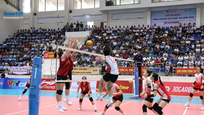  Nhiều pha bóng hấp dẫn, kịch tính khiến khán giả hồi hộp.