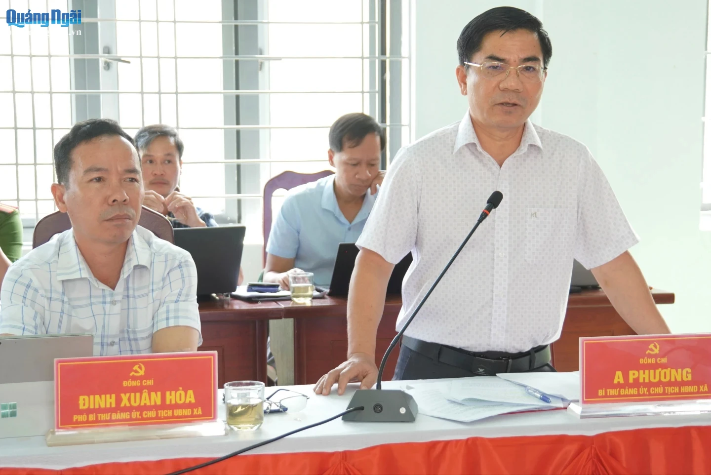 Lãnh đạo Đảng ủy xã Ngọc Linh phát biểu ý kiến tại cuộc họp.