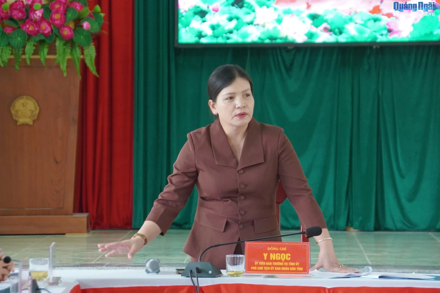 Ủy viên Ban Thường vụ Tỉnh ủy, Phó Chủ tịch Thường trực UBND tỉnh Y Ngọc phát biểu chỉ đạo tại cuộc làm việc.