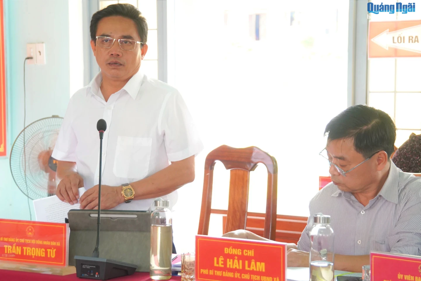 Lãnh đạo Đảng ủy xã Xốp báo cáo tại buổi làm việc.