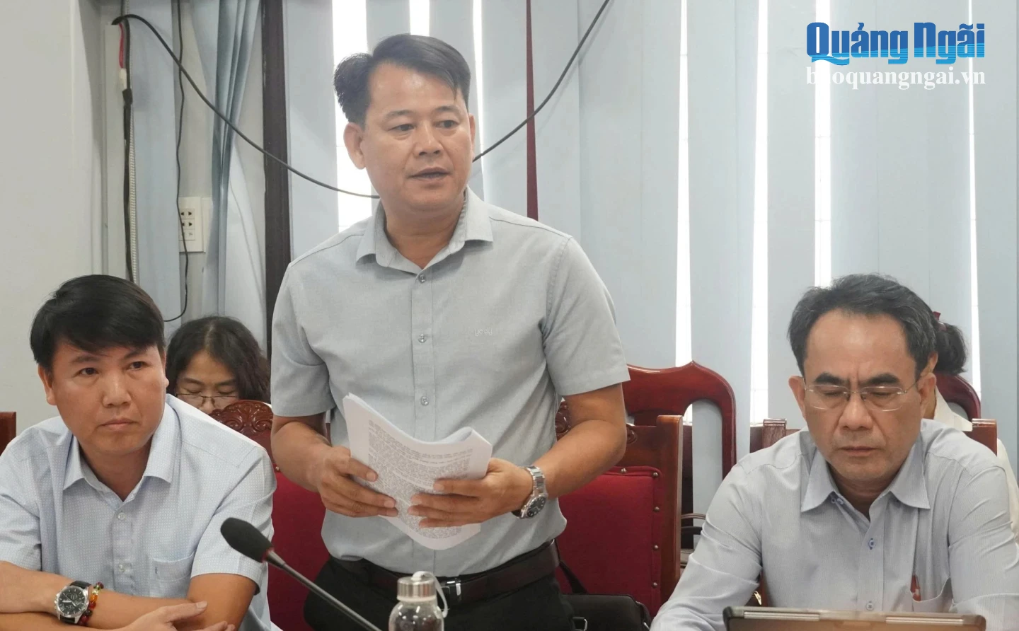 Thành viên Đoàn công tác của HĐND tỉnh thảo luận tại buổi giám sát.