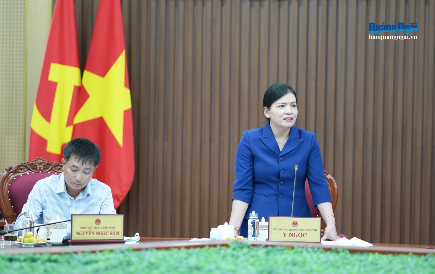 Ủy viên Ban Thường vụ Tỉnh ủy, Phó Chủ tịch Thường trực UBND tỉnh Y Ngọc phát biểu tại cuộc họp.