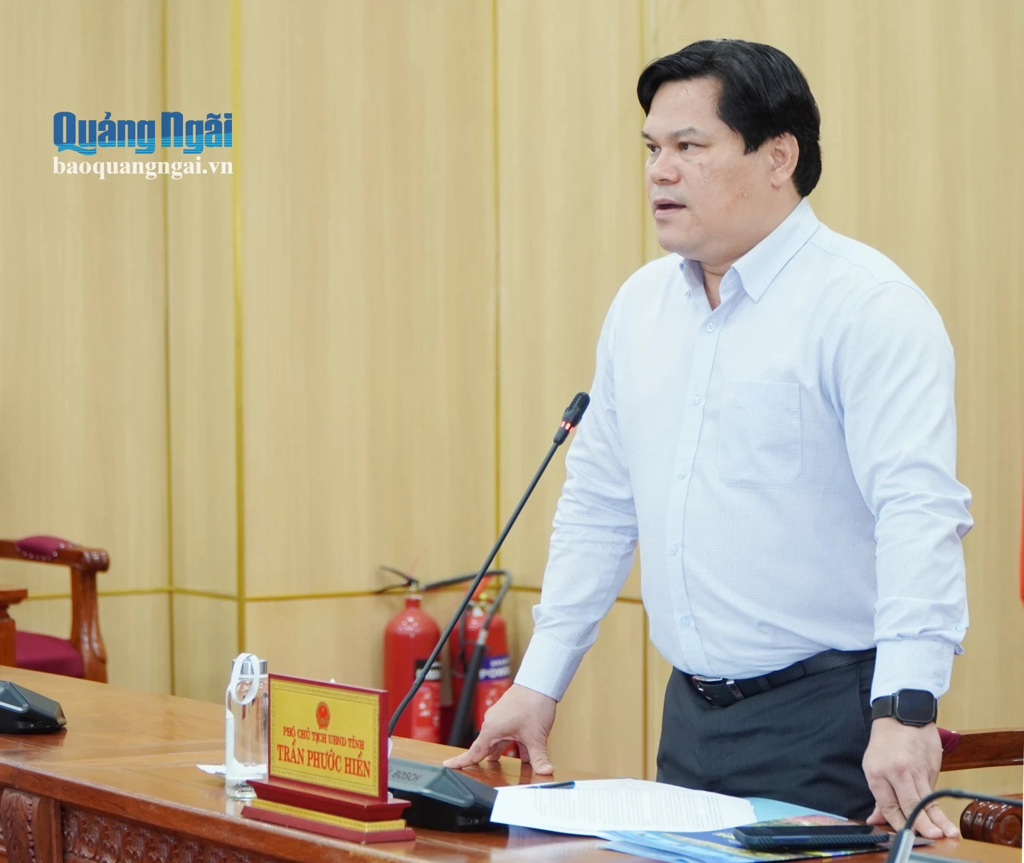 Phó Chủ tịch UBND tỉnh Trần Phước Hiền phát biểu tại cuộc họp.