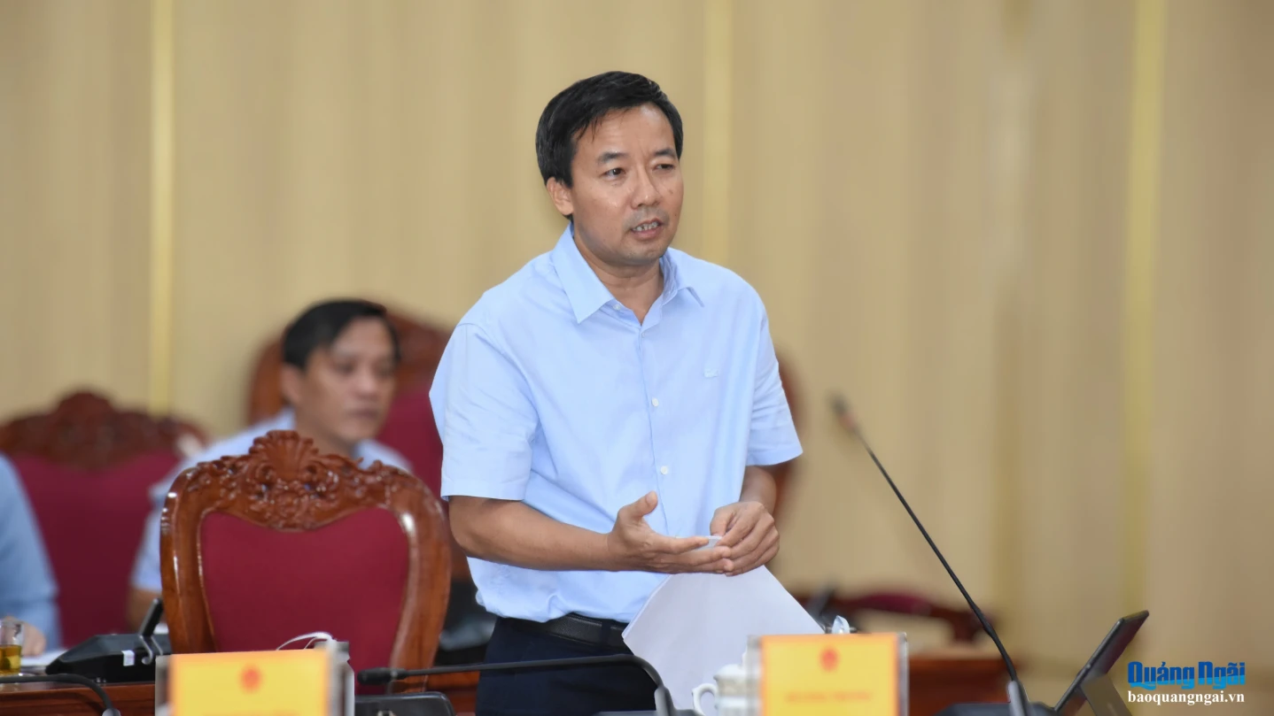Ông Nguyễn Thanh Mân - Giám đốc Sở Công Thương báo cáo tại cuộc họp.