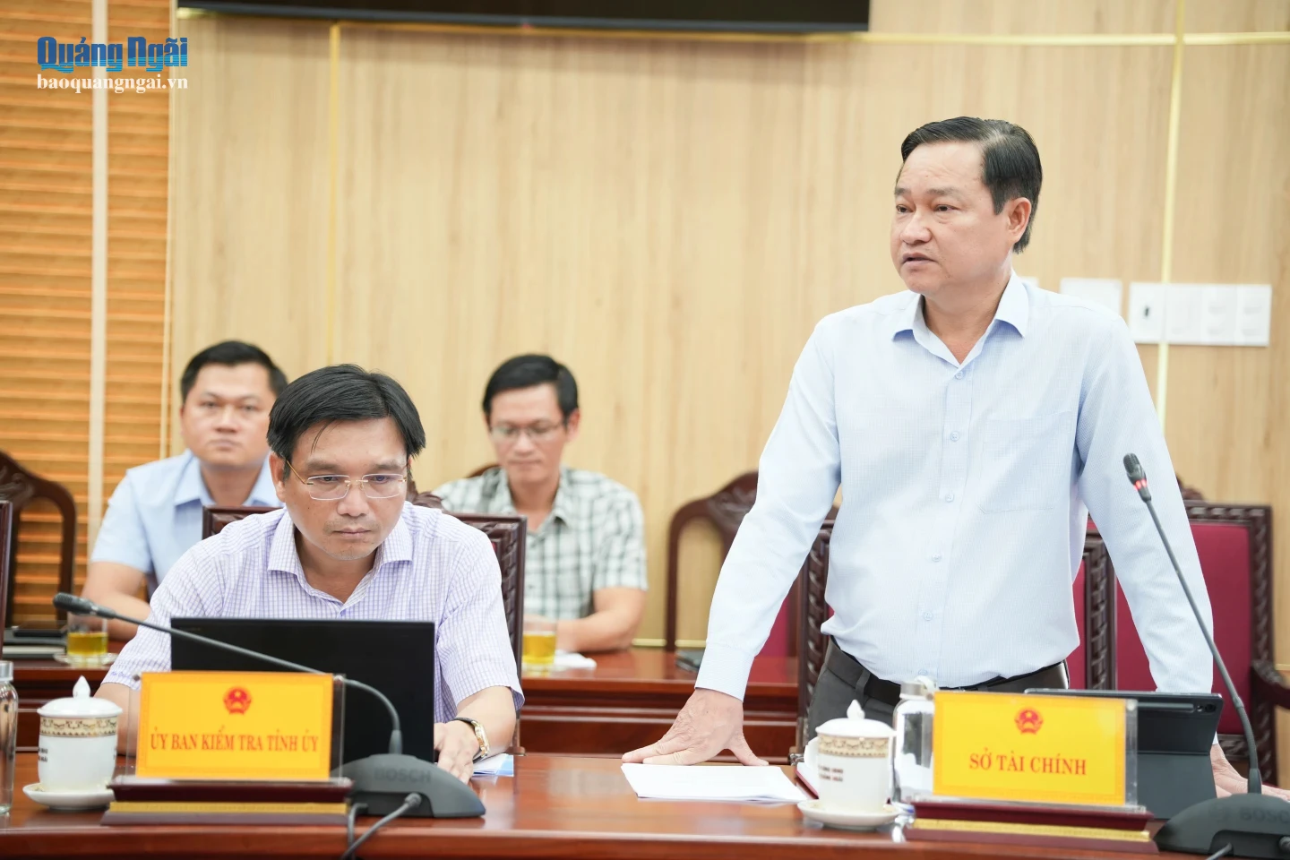 Lãnh đạo Sở Tài chính phát biểu tại cuộc họp.