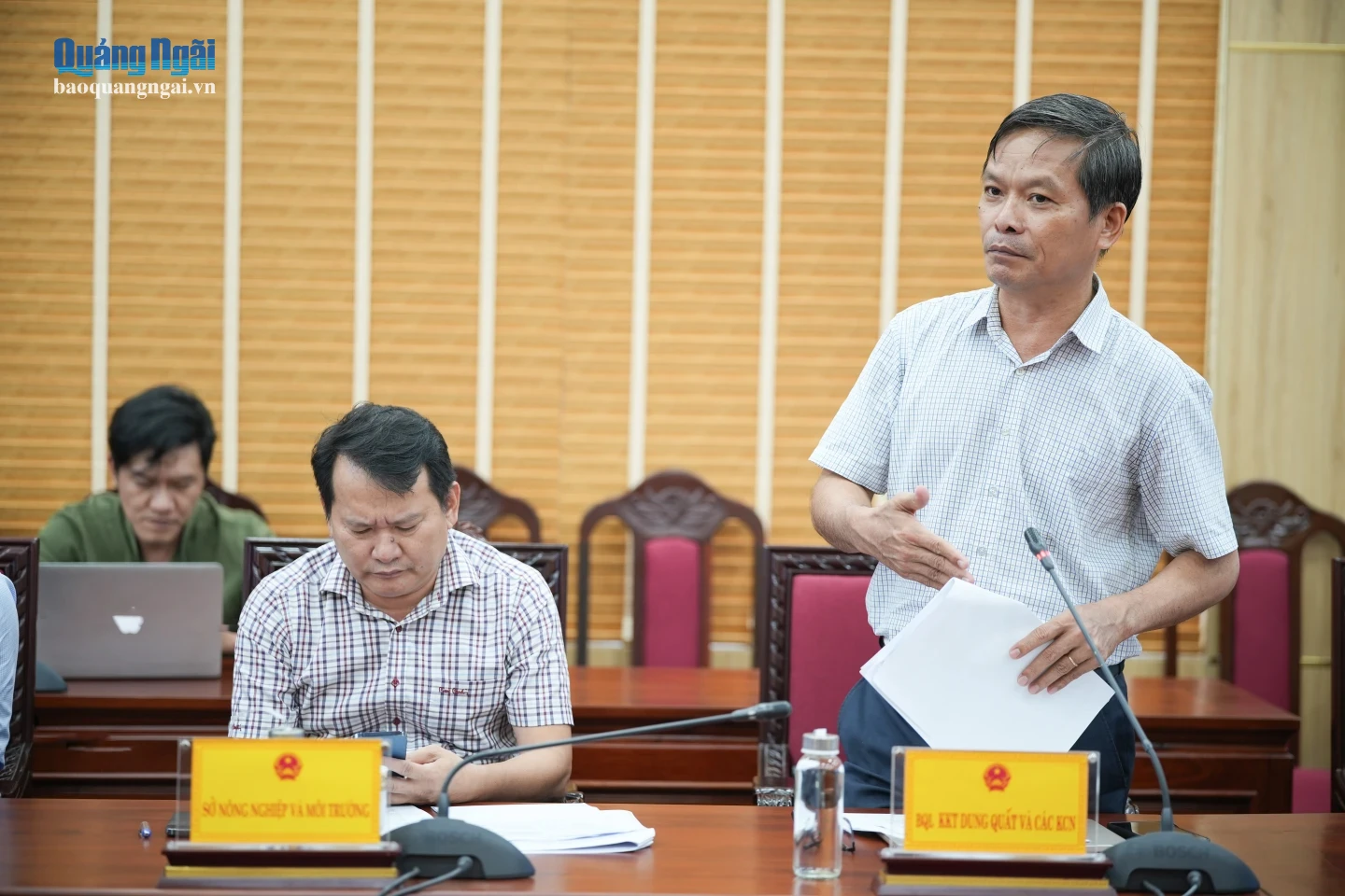 Lãnh đạo Ban Quản lý KKT Dung Quất và các KCN Quảng Ngãi phát biểu về những dự án thuộc thẩm quyền xử lý của tỉnh, nằm trên địa bàn của khu.