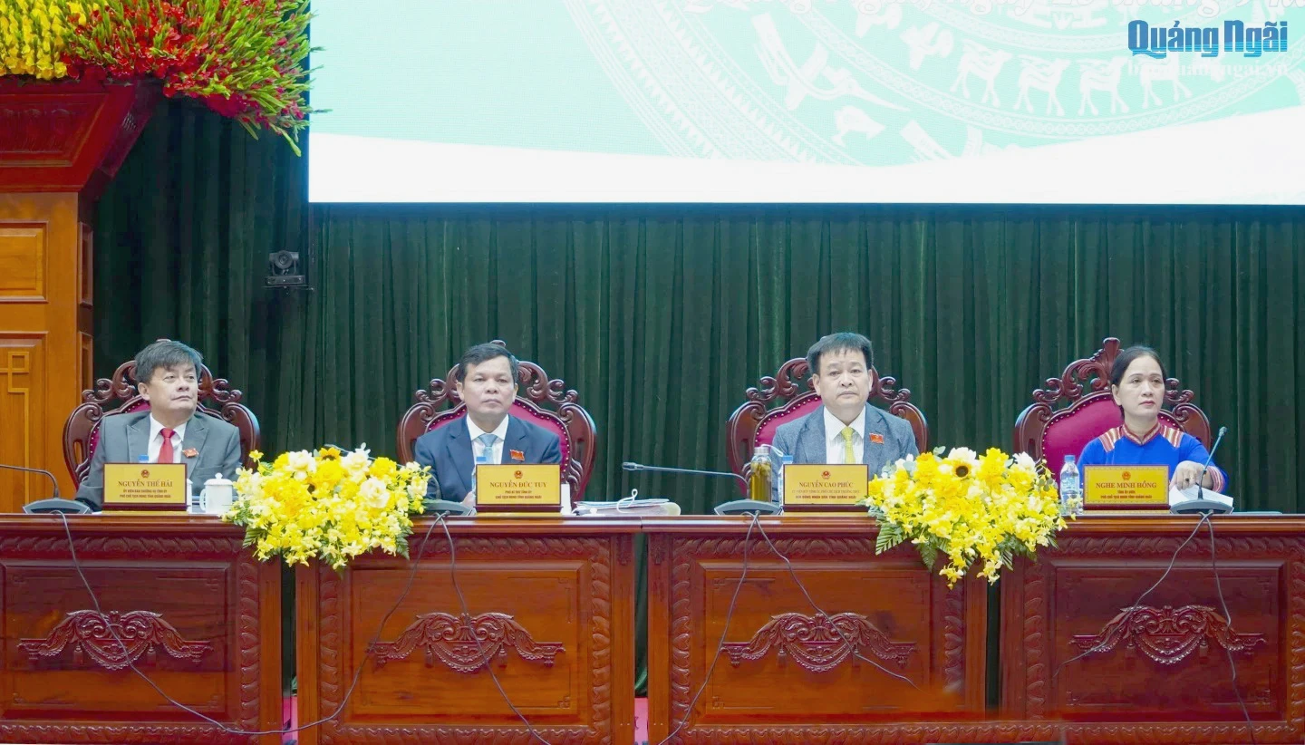 Phó Bí thư Tỉnh ủy, Chủ tịch HĐND tỉnh Nguyễn Đức Tuy; Ủy viên Ban Thường vụ Tỉnh ủy, Phó Chủ tịch Thường trực HĐND tỉnh Nguyễn Cao Phúc; Ủy viên Ban Thường vụ Tỉnh ủy, Phó Chủ tịch HĐND tỉnh Nguyễn Thế Hải và Phó Chủ tịch HĐND tỉnh Nghe Minh Hồng chủ trì kỳ họp.