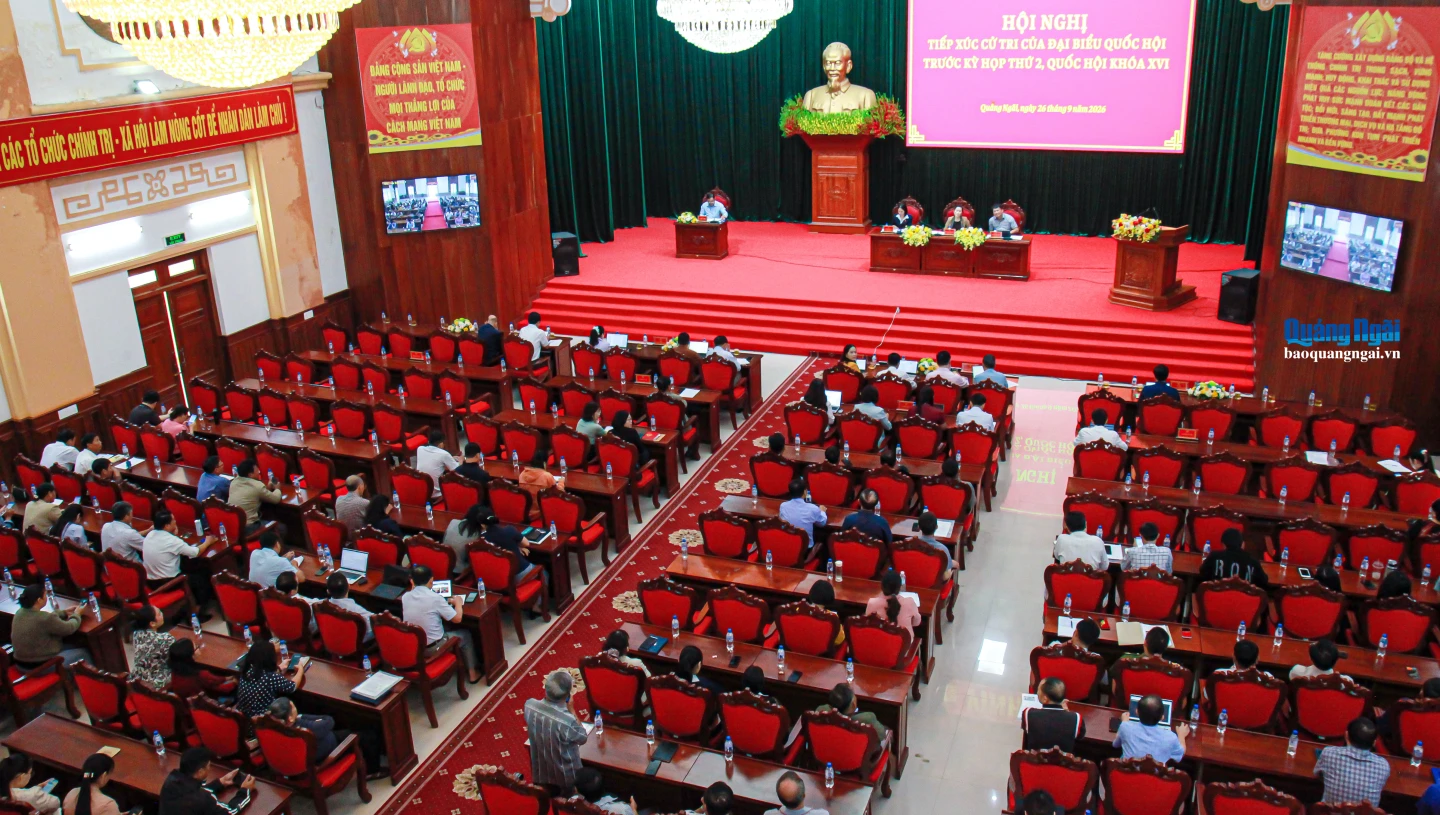 Quang cảnh hội nghị tiếp xúc cử tri.