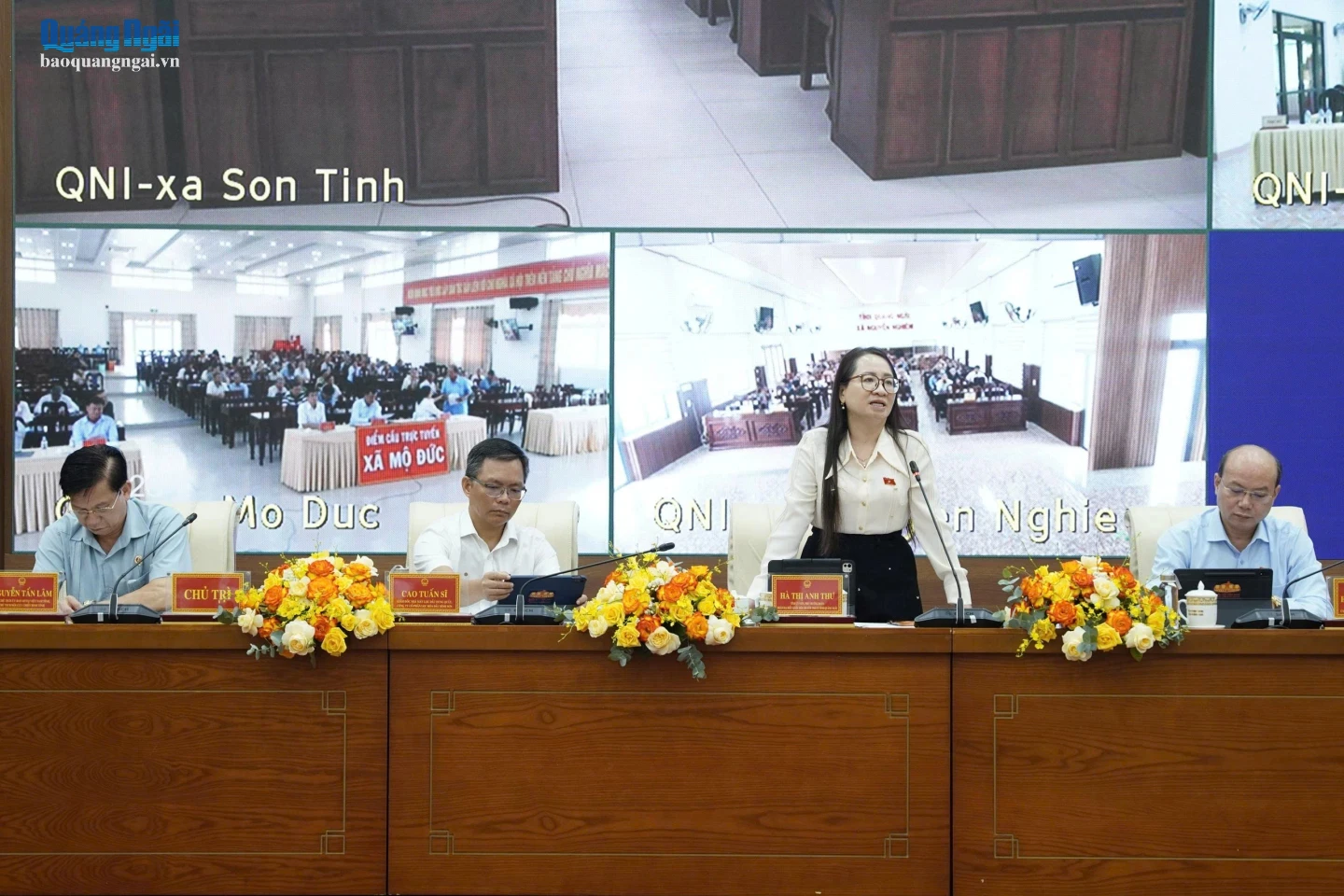 Phó Trưởng đoàn ĐBQH chuyên trách tỉnh Hà Thị Anh Thư phát biểu tại hội nghị.