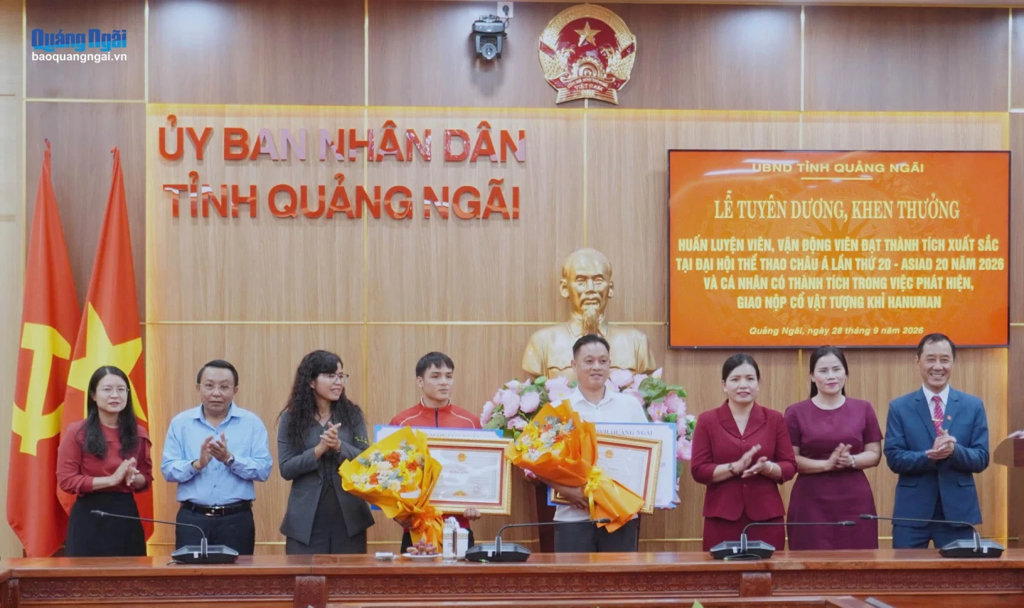 UBND tỉnh khen thưởng huấn luyện viên Phạm Quốc Anh và vận động viên Đinh Văn Tâm đã đạt thành tích xuất sắc tại ASIAD 20 năm 2026.