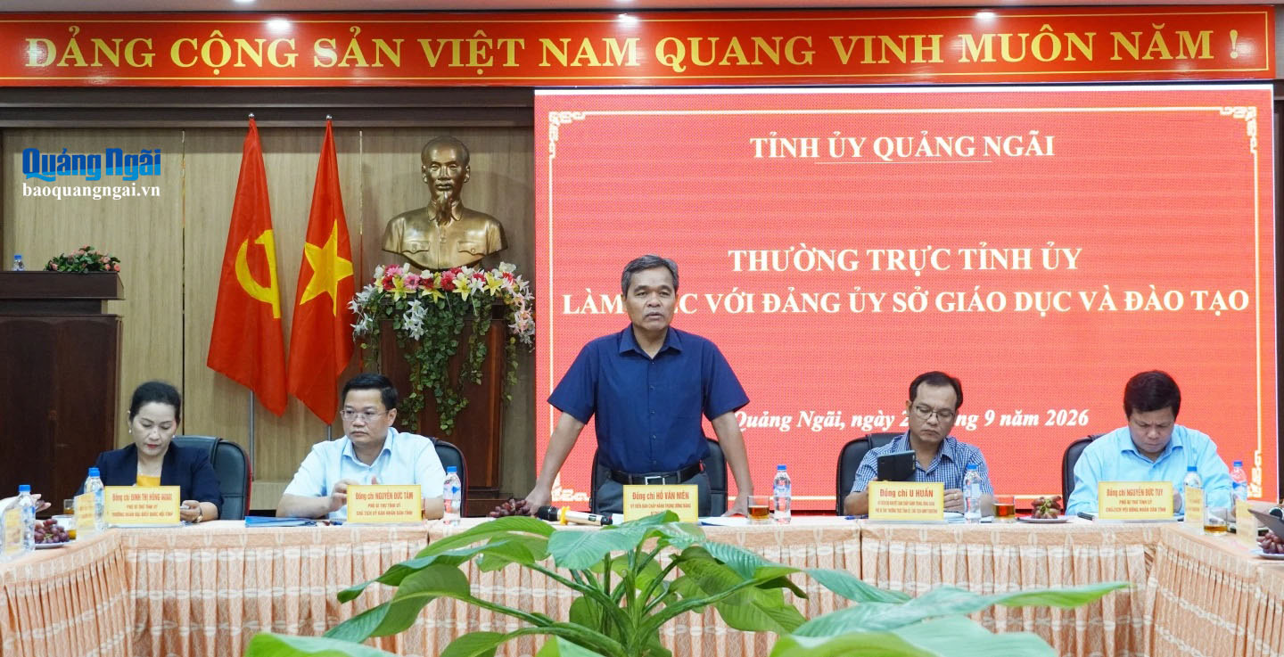 Các đồng chí Thường trực Tỉnh ủy chủ trì buổi làm việc.
